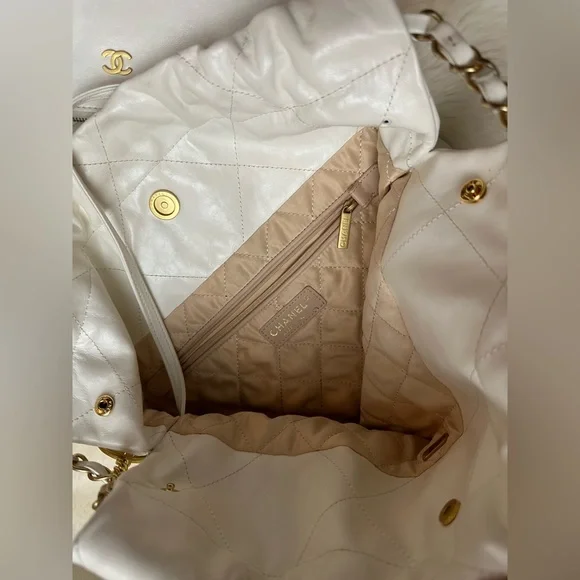 22 Handbag - Picture 11 of 13